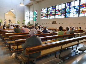 Heilige Messe mit Pfarrer Martin Fischer und Diakon Alexander von Rüden (Foto: Karl-Franz Thiede)